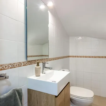 2 Bedroom Cozy In Holiday home