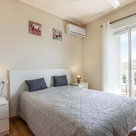2 Bedroom Cozy In Holiday home *